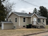 Building Photo - 3+ Bedroom 1.5 Bath / Single Family Home