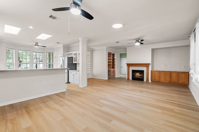 Building Photo - 104 Bronco Cir