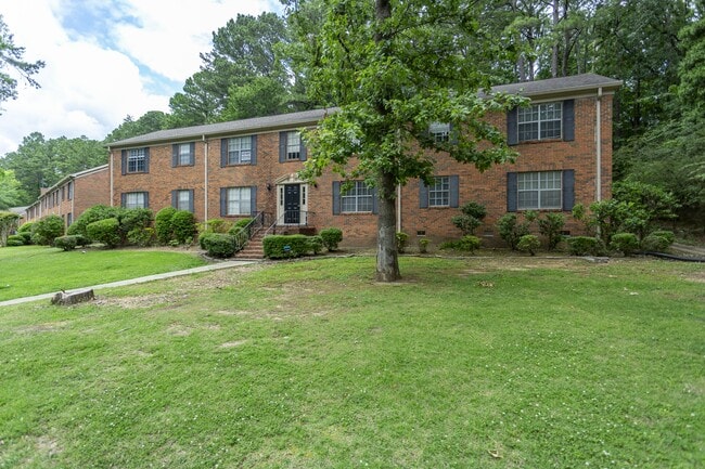 Primary Photo - 2200 Montreat Cir