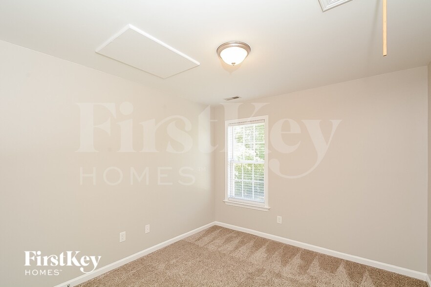 Building Photo - 105 Namath Ct