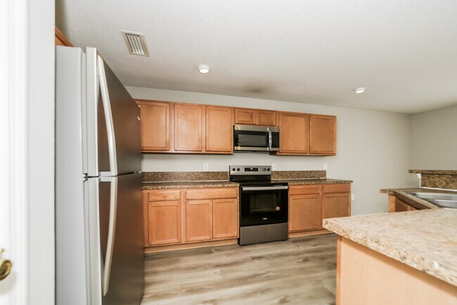Building Photo - 2273 Brian Lakes Dr E