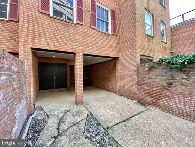 Building Photo - 3526 Water St NW