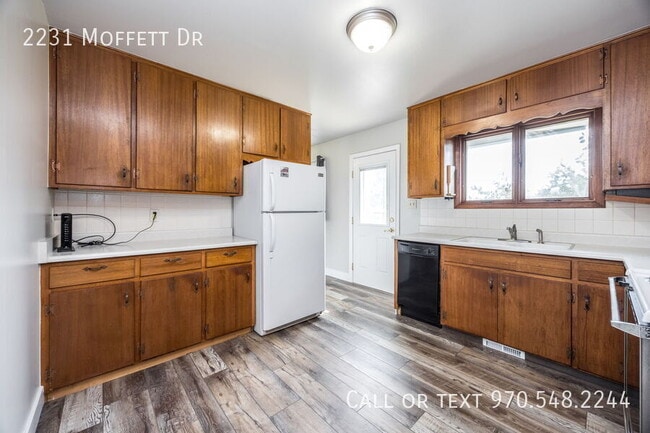 Building Photo - 2231 Moffett Dr