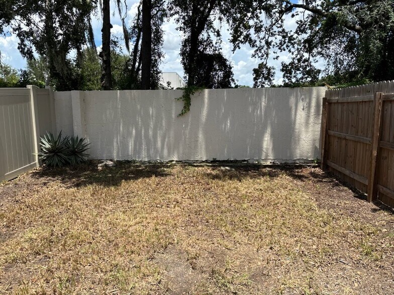 Building Photo - 7617 tamarind ave