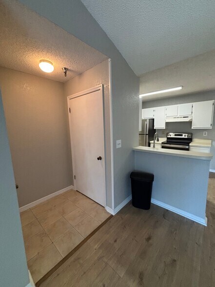 Building Photo - 1 Bed/1 Bath - Unit 2104