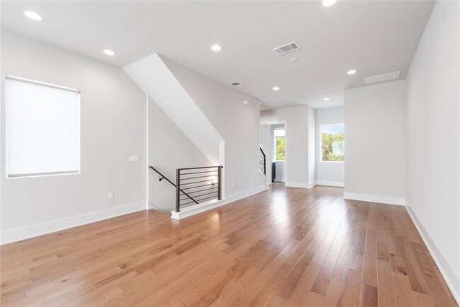 Building Photo - 7913 Floracita Ln