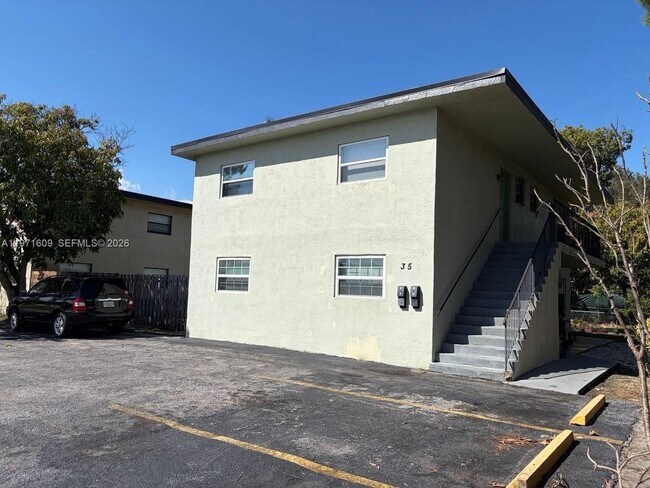 Building Photo - 35 NE 13th St