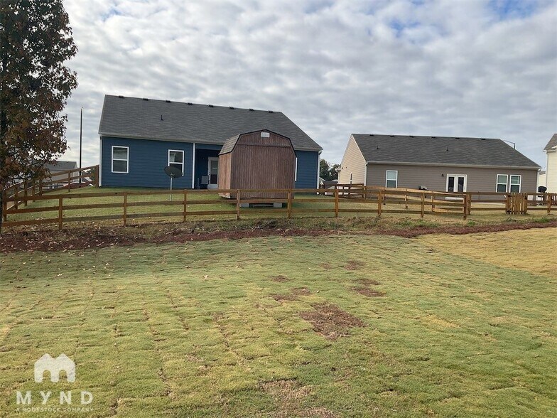 Building Photo - 424 Cottontail Ln