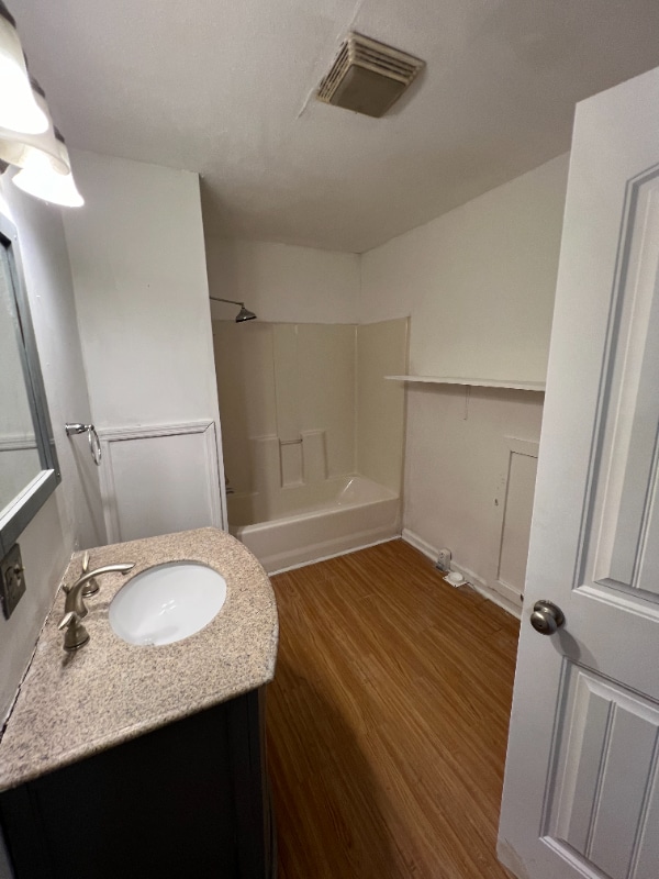 Building Photo - 424 Maple St