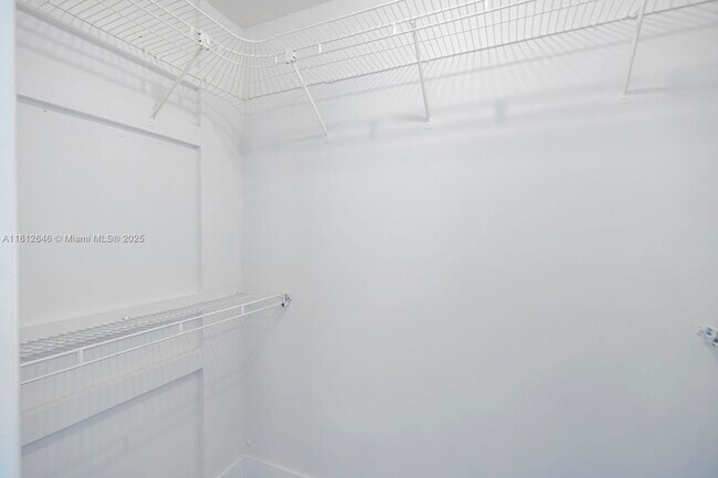 Building Photo - 9210 Fontainebleau Blvd