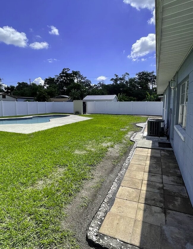 Building Photo - 1515 Sawyerwood Ave