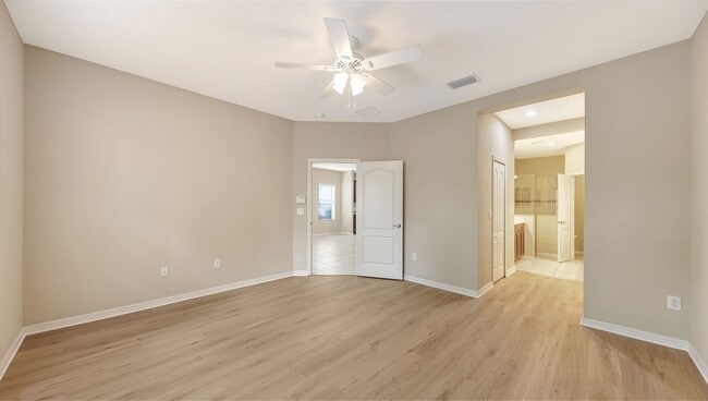 Building Photo - 2/2 plus den/office Villa in with a 2 car garage