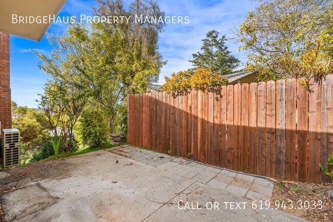 Building Photo - 4739 Hillcrest Ave