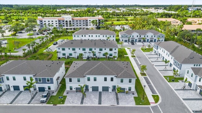 Building Photo - 7638 SW Lucy Ln