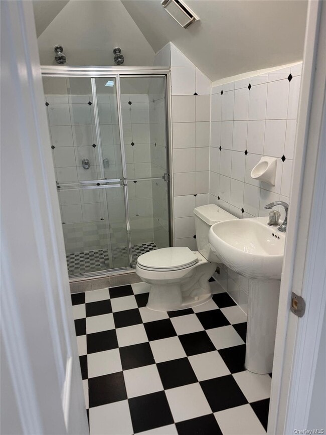 Primary Photo - 1664 E 45th St