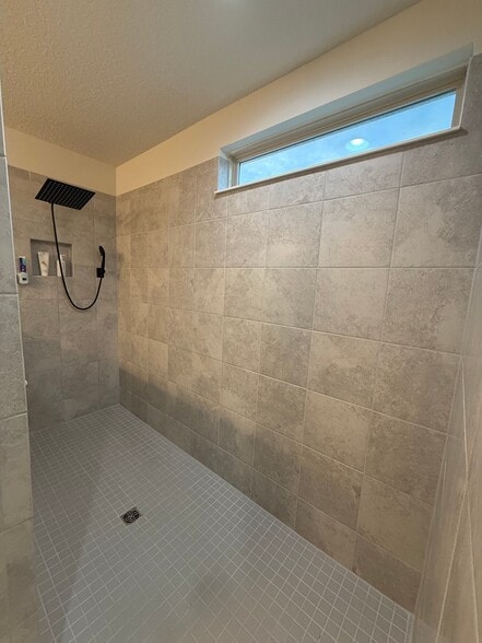 Building Photo - 2643 E Lake Pointe Dr