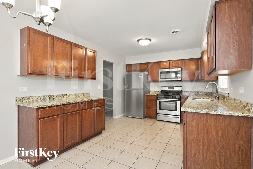Building Photo - 401 Longview Dr