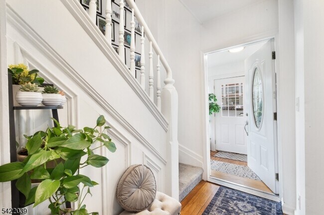 Building Photo - 60 Searing St