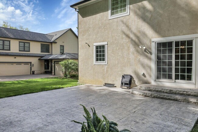 Building Photo - 7097 Pleasant Colony Cir