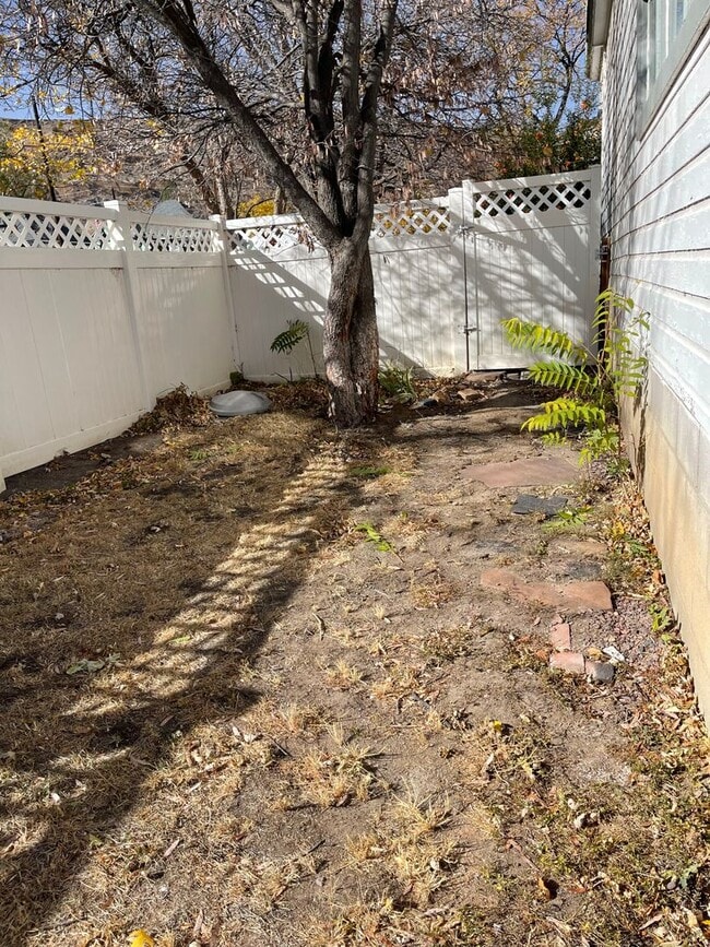 Building Photo - Nice 3 Bedroom Home near Downtown