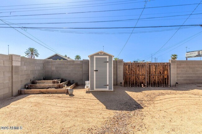 Building Photo - 1645 W Willetta St
