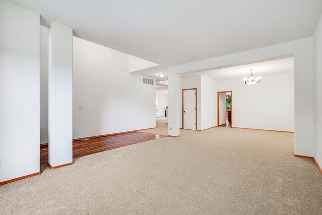 Building Photo - Spacious 5-Bed Bethany Home with Solar, A/C & Private Wooded Setting — Available Now!