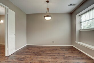 Building Photo - 9631 Fairdale Ln