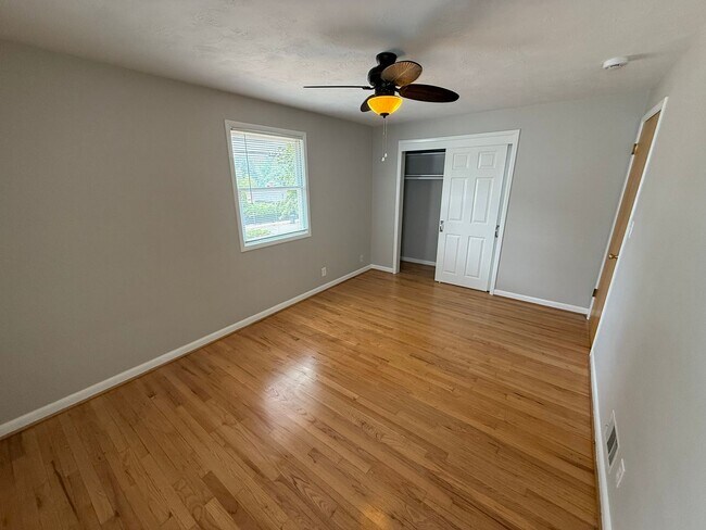 Building Photo - Beautiful Four Bedroom Home in South Salem with Large Backyard and New Paver Patio!