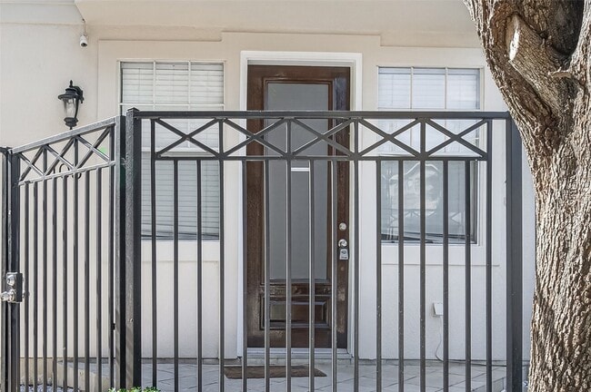 Building Photo - 105 Detering St