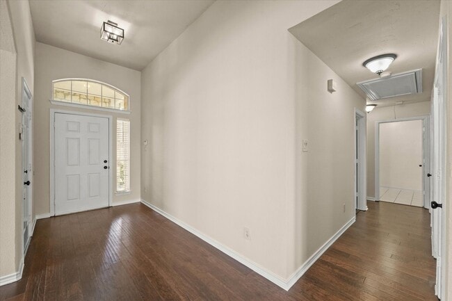 Building Photo - 1319 Lakeridge Ln