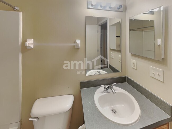 Building Photo - 7901 Chapel Stone Rd