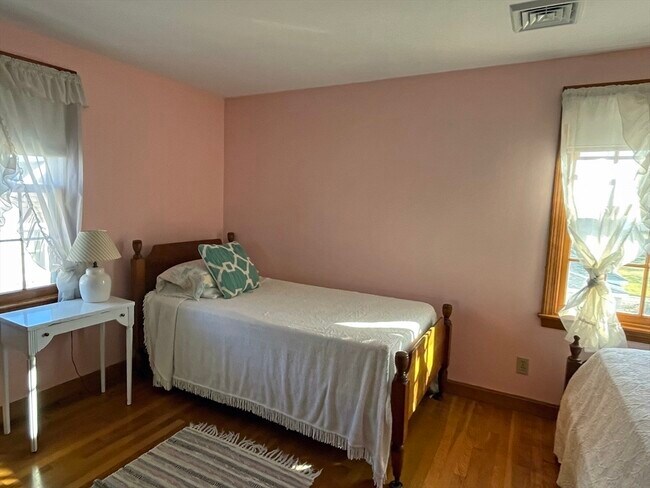 Building Photo - 3 Sagamore Rd