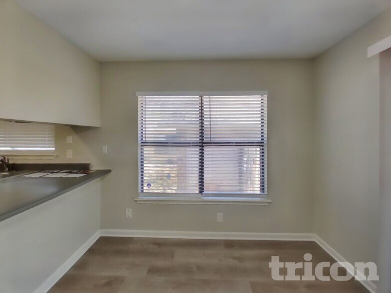 Building Photo - 7927 Wayside Trail