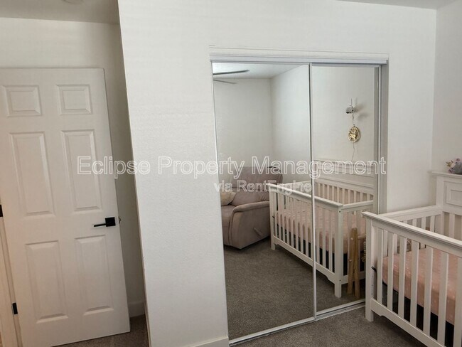 Building Photo - 464 Tara Dr