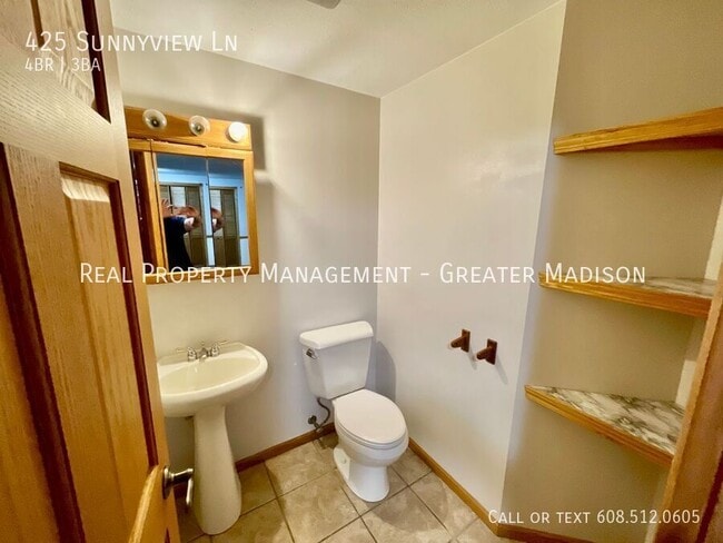 Building Photo - 425 Sunnyview Ln