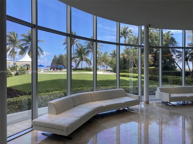 Building Photo - 5161 Collins Ave