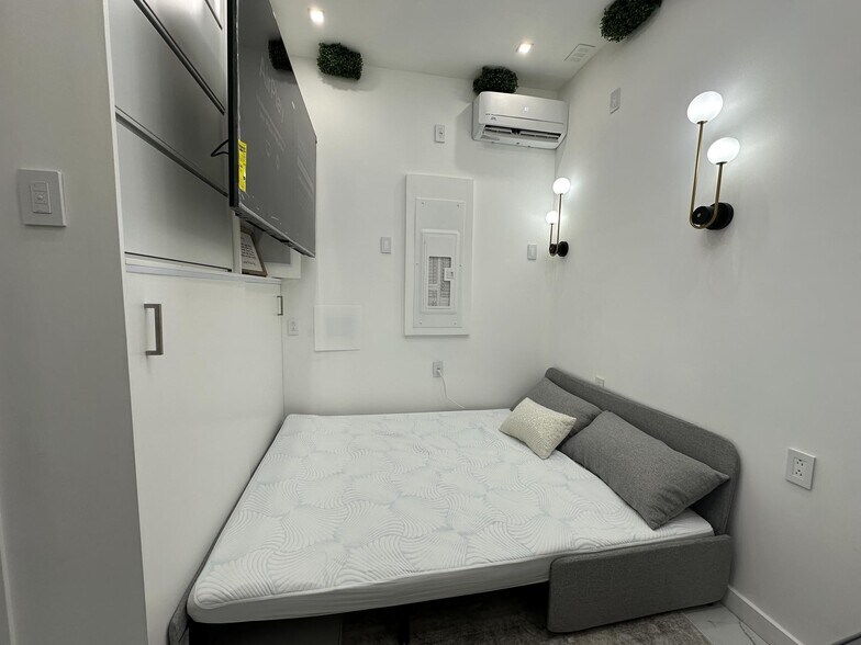 Building Photo - 196 Danforth Ave