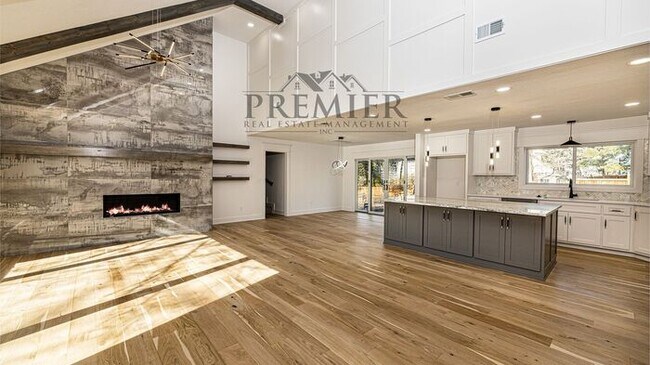 Building Photo - Stunning Remodeled 4 bedroom / 4 bath-2026...