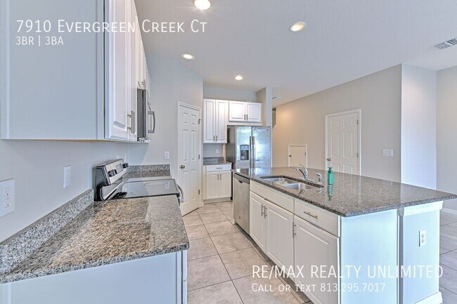 Building Photo - 7910 Evergreen Creek Ct