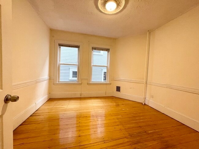 Building Photo - 17 Sachem St