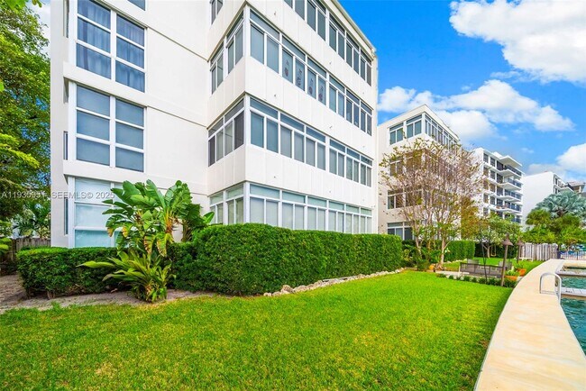 Building Photo - 10001 E Bay Harbor Dr