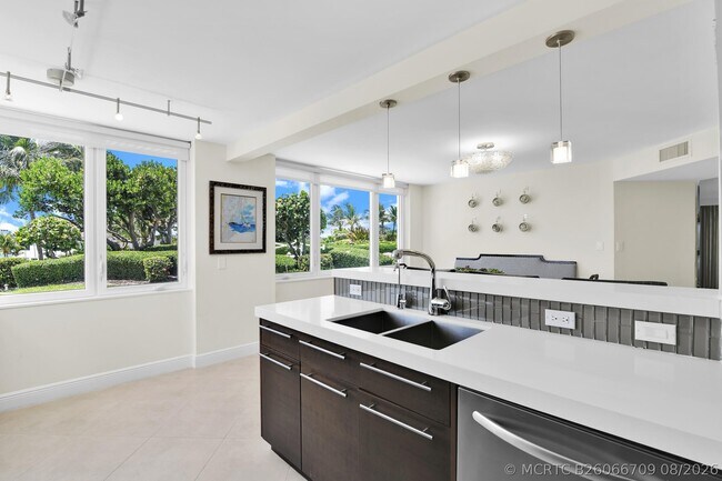Building Photo - 550 S Ocean Blvd