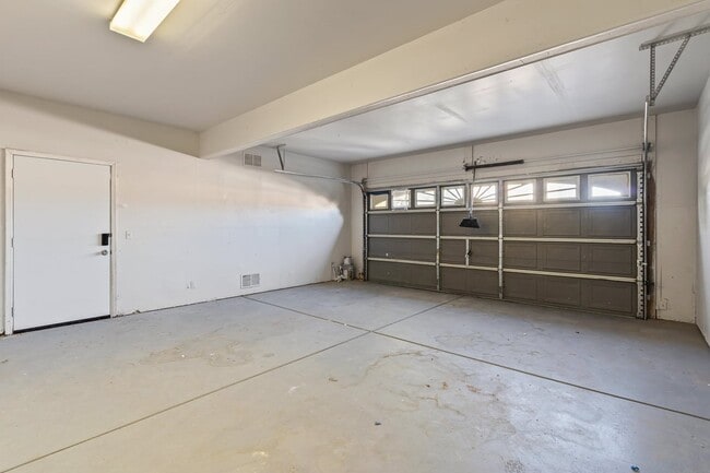 Building Photo - 6657 S Venetian Dr