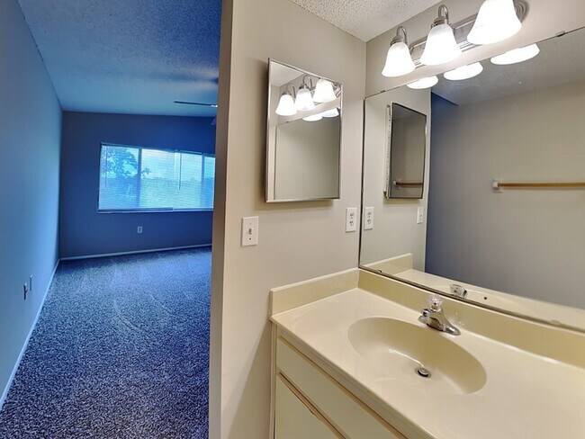 Building Photo - 1054 Lotus Cove Ct