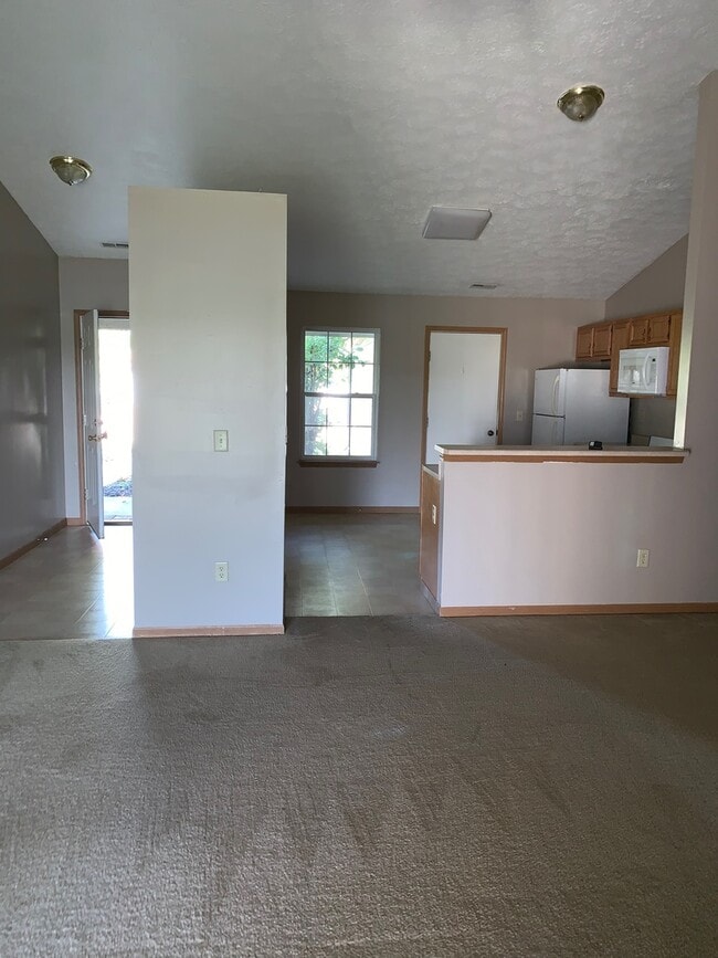 Building Photo - 2 bedroom, 2 full Bath, 2 car attached garage, West Lafayette duplex.