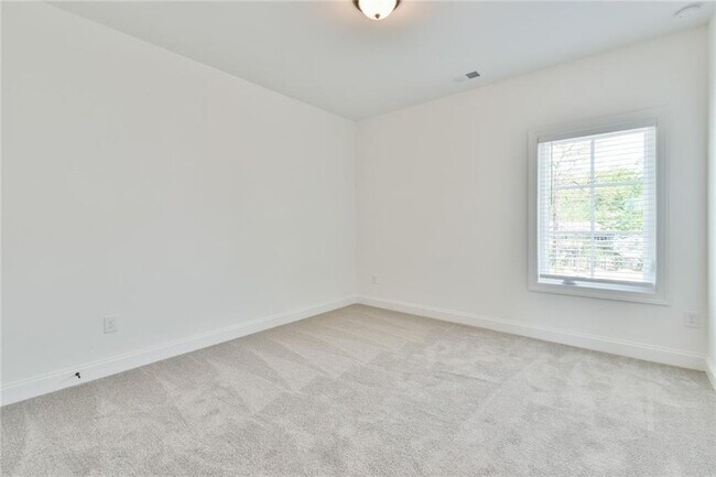 Building Photo - 5665 New Northside Dr