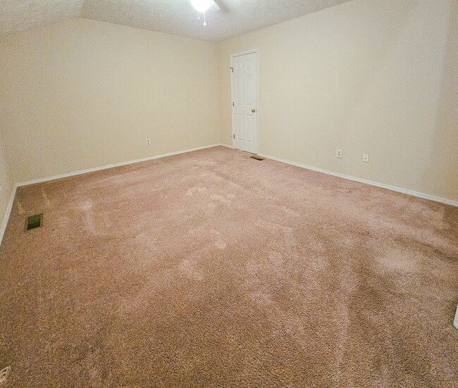 Building Photo - Knoxville 37934 - 3 bed 2.5 bath Condo - Contact Ryan Fogarty 865-333-4840