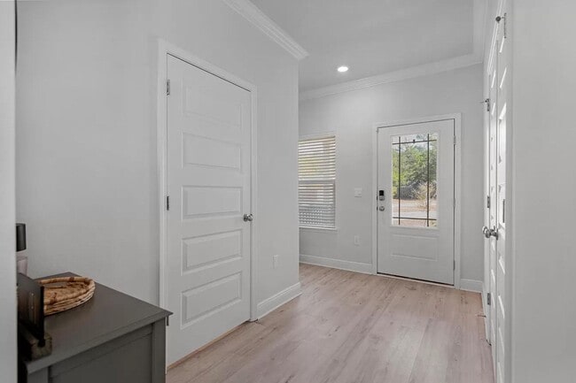 Building Photo - Three Bedroom Two and a half Bath In Hammock Oaks