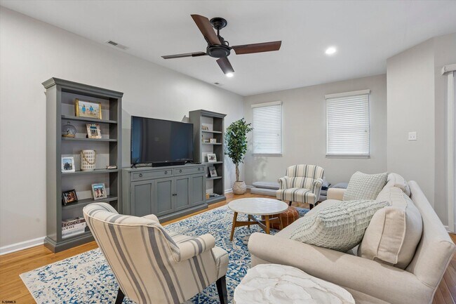 Building Photo - 113 N Adams Ave