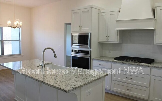 Building Photo - 1574 N Pershing St